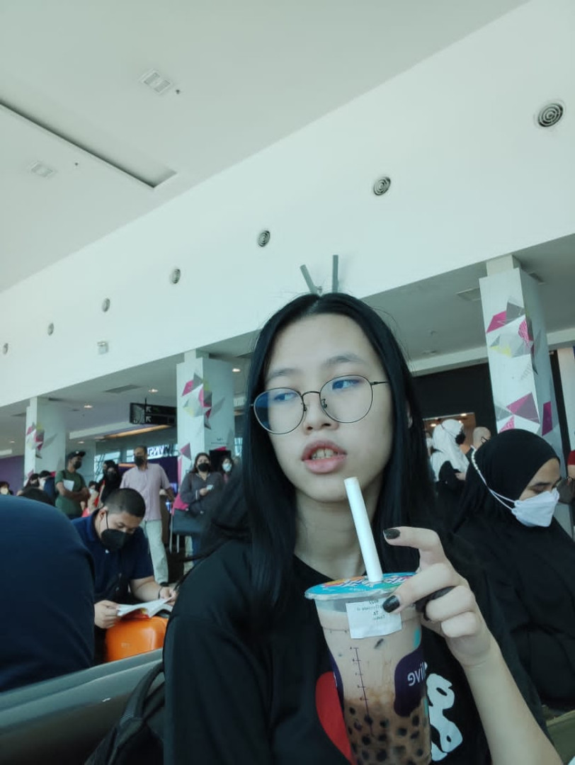 zoe2_XxStz3.jpeg