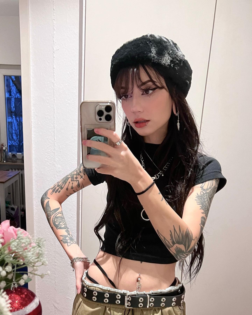 j (2).jpg